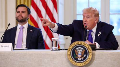 Επιμένει ο Τραμπ για τη Γροιλανδία: Αν δεν την πάρουν οι ΗΠΑ, θα έχετε τη Ρωσία ή την Κίνα ως γείτονές σας