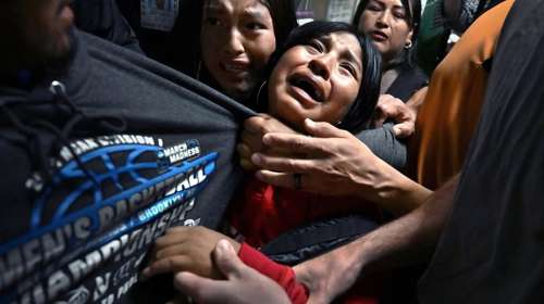 World Press Photo 2026: Πρώτο βραβείο σε εικόνα που αποτυπώνει τον χωρισμό οικογένειας από την ICE του Τραμπ