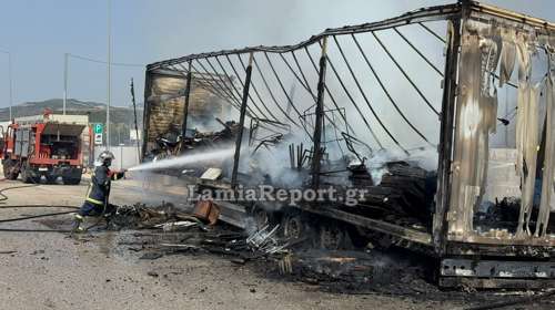 Στις φλόγες νταλίκα στην εθνική οδό Λαμίας - Θεσσαλονίκης: Κάηκε ολοσχερώς το φορτίο με έπιπλα και είδη συσκευασίας