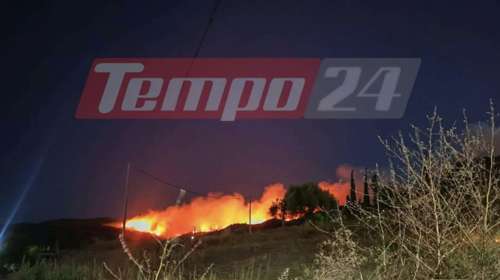 Φωτιά στην Αχαΐα τα ξημερώματα στην περιοχή Φλόκα – Μήνυμα 112 για μετακίνηση κατοίκων προς Άρλα