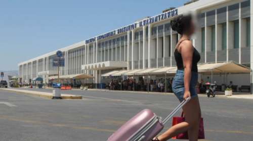 Ηράκλειο Κρήτης: 17χρονος Ισραηλινός έκανε άσεμνες πράξεις μέσα σε αεροπλάνο - Συνελήφθη μετά την προσγείωση