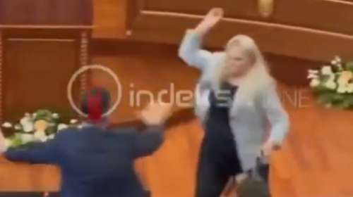 Ροντέο στη βουλή του Κοσόβου: Βουλευτής της αντιπολίτευσης πέταξε αβγά στον αναπληρωτή πρωθυπουργό