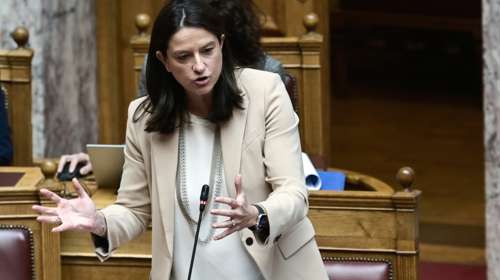 Το άνοιγμα της Κεραμέως στην Εφη Αχτσιόγλου στη συζήτηση για το εργατικό νομοσχέδιο