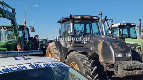 Θεσσαλονίκη: Αγρότες έκλεισαν την έξοδο για το αεροδρόμιο Μακεδονία στην ΕΟ Μουδανιών