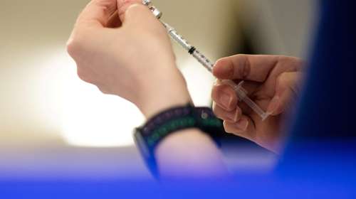 Ένα νέο εξατομικευμένο mRNA εμβόλιο εμπόδισε την επανεμφάνιση του καρκίνου του δέρματος σε ασθενείς
