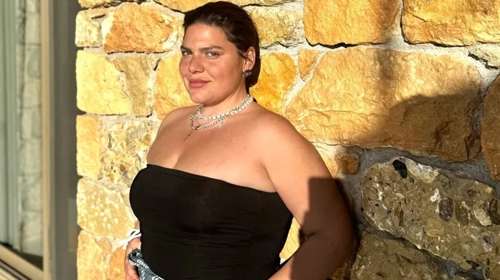Η Δανάη Μπάρκα με το στράπλες μαγιό που ταιριάζει σε κάθε σώμα