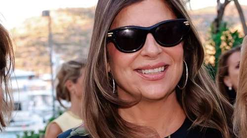 Αθανασία Μαρινάκη: Με chic φλοράλ δημιουργία σε φιλανθρωπικό δείπνο
