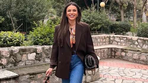 Η Ελένη Τσολάκη φοράει τα παπούτσια που θα βλέπεις παντού την άνοιξη