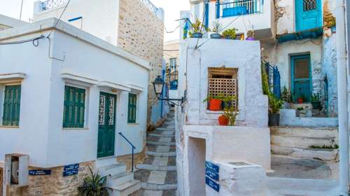 Το αριστοκρατικό ελληνικό νησί που πρωταγωνιστεί σε διεθνή Μέσα - Αρχοντικό, θυμίζει Ιταλία