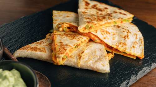 Quesadillas με 2 συστατικά: Η συνταγή που κάνει νόστιμα τα λαχανικά
