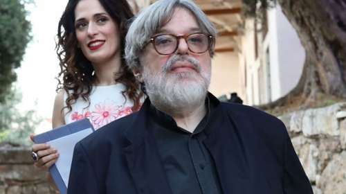 Ο Δημήτρης Παπαδημητρίου και η κούκλα σύζυγός του Βερόνικα Δαβάκη στη Ρωμαϊκή Αγορά