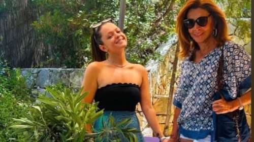 Μιμή Ντενίση: Chic και καλοκαιρινή στο Θεολόγο - Με total μπεζ σύνολο