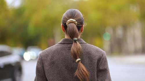 Κι όμως, υπάρχει σωστή ώρα και μέρα για να λούζουμε τα μαλλιά μας