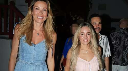 Μαριέττα Χρουσαλά: Με mini denim dress στη Μύκονο μαζί με την Καλομοίρα