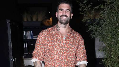 Ο Αλεξάνδρου στην πρεμιέρα της Ρίας Ελληνίδου: "Κάπως έτσι σήμερα ξεκινάει το bachelor μου"