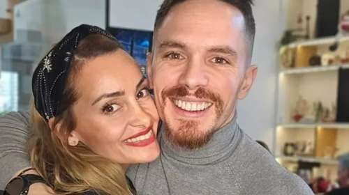 Μέσα στην εντυπωσιακή μεζονέτα του Λευτέρη Πετρούνια και της Βασιλικής Μιλλούση: Η φουτουριστική σκάλα και ο καταπράσινος κήπος