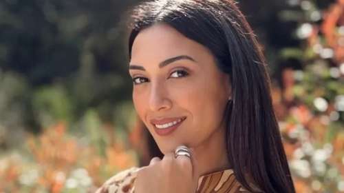 Ευγενία Σαμαρά: Τα "marshmallow nails" της είναι η πιο κομψή πρόταση στο μανικιούρ τώρα