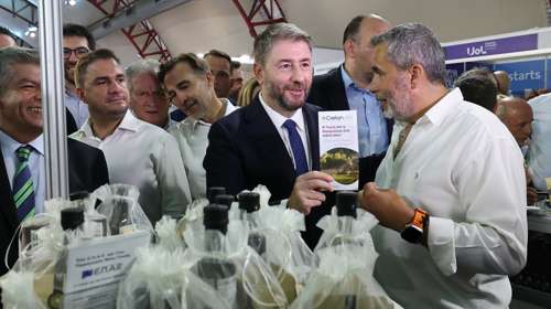 Επίσκεψη Νίκου Ανδρουλάκη στα περίπτερα της ΔΕΘ: "Δεν παίζουμε άμυνα, μόνο επίθεση"