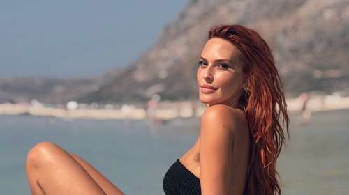 Σίσσυ Χρηστίδου: Ξέγνοιαστη στα Χανιά - Οι πόζες στην παραλία και το καλοκαιρινό γεύμα