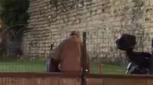 Σκηνές από τανία επιστημονικής φαντασίας στην Τουρκία: Drone της Αστυνομίας κάνει παρατήρηση σε πολίτη που πίνει αλκοόλ