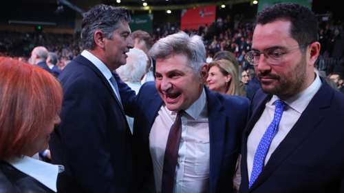 "Κινδυνολογία και άκρατος λαϊκισμός": Τι λέει η ευρωομάδα της ΝΔ για τον Φαραντούρη και τα μεταλλαγμένα προϊόντα
