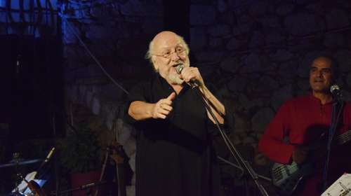 Ο Μίλτος Καρατζάς ξεσπάει σε κλάματα στον "αέρα" για τον θάνατο του Διονύση Σαββόπουλου