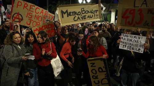 Συγκέντρωση έξω από τη γαλλική πρεσβεία στην Αθήνα: "Νίκη στους απεργούς της Γαλλίας"