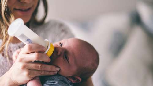 Η Danone ανακαλεί "παρτίδες βρεφικού γάλακτος" - Aνησυχία για τοξική επιμόλυνσή του