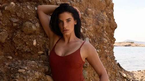 Μαγιό που αδυνατίζουν: Η Χριστίνα Μπόμπα φόρεσε το τέλειο σχέδιο