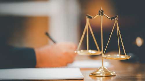Διαθήκες: Τι αλλάζει με την προστασία των κληρονόμων για χρέη, για συντρόφους και συζύγους