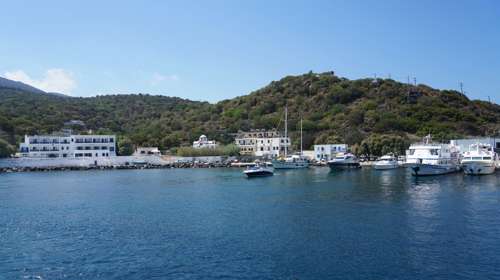 Αυτό είναι το νησί του Αιγαίου που δίνει "επίδομα γέννας" 3.000 ευρώ για κάθε παιδί