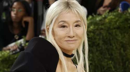 H 77χρονη Vera  Wang ποζάρει χωρίς μακιγιάζ και είναι όπως ακριβώς την περίμενες