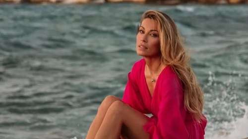Λευκό, λινό και με πιέτες: H Μαριέττα Χρουσαλά με το τέλειο σορτς που θα φοράς στο γραφείο και στο νησί - Πώς θα το συνδυάσεις σε κάθε περίσταση