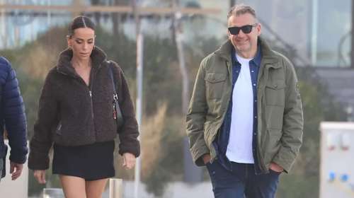 Μαρία Αντωνά: Βόλτα στη Γλυφάδα με εντυπωσιακές μπότες - Μαζί της, ο Γιώργος Λιάγκας