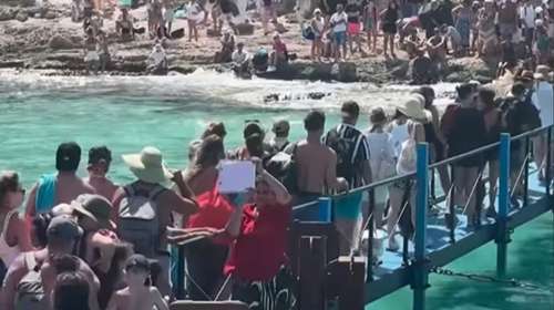 "Kόλαση επί της Γης" η όμορφη παραλία του Μπάλου: Απίστευτος συνωστισμός, με πλήθη τουριστών