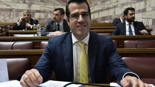 Ο Θάνος Πλεύρης θέλει να απαγορεύσει τη "μπούργκα"- Πώς του απάντησε η Ξένια Κουναλάκη
