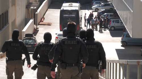 ΟΠΕΚΕΠΕ: Στην Αθήνα οι 17 συλληφθέντες από Βόρεια Ελλάδα - Υπό δρακόντεια μέτρα η μεταγωγή στην Ευρωπαϊκή Εισαγγελία