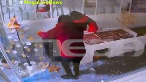 Βίντεο ντοκουμέντο από διάρρηξη σε κοσμηματοπωλείο στο ιστορικό κέντρο της Καλαμάτας - Το άδειασαν σε 20 δευτερόλεπτα