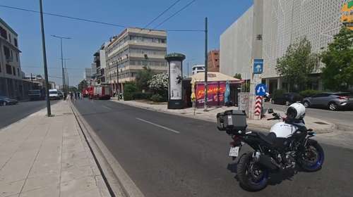 Κλειστή λόγω τροχαίου ατυχήματος η Πειραιώς: ΙΧ έπεσε πίσω από φορτηγό - Ένας τραυματίας