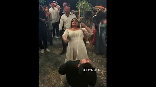 Δανάη Μπάρκα: Νέο στιγμιότυπο από τον γάμο της με τον Φάνη Μπότση - "My Number One"  a la Eurovision στη Μεσσηνία