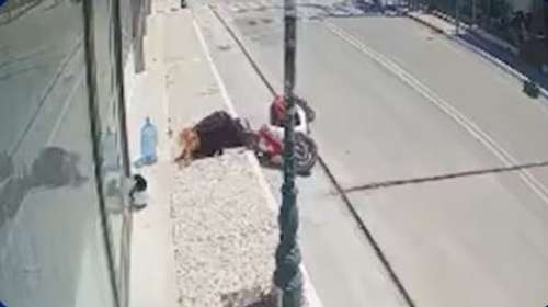 Ζάκυνθος: Γυναίκα έπεσε με δίκυκλο σε ακάλυπτη τρύπα οπτικών ινών - "Δεν κατάλαβα πώς έγινε"
