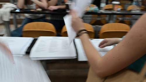 Κρήτη: "Περίπου 40 φοιτητές αντέγραψαν από το ΑΙ" - Τι λέει ο πανεπιστημιακός για το περιστατικό με τη μητέρα του φοιτητή