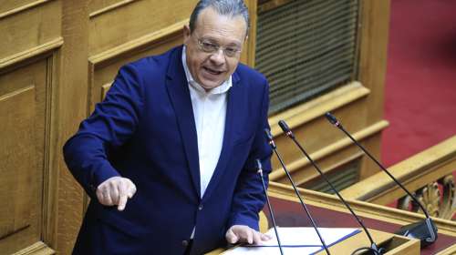 Φάμελλος κατά Μητσοτάκη στη Βουλή: Είστε ένας διαπλεκόμενος και εκβιαζόμενος πρωθυπουργός