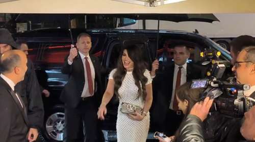 Λαμπερή πρεμιέρα για την ταινία "Melania" στην Αθήνα - "Ο Τραμπ θα έρθει στην Ελλάδα", αποκάλυψε η Κίμπερλι Γκιλφόιλ