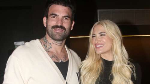 Η κίνηση στήριξης του Δημήτρη Αλεξάνδρου στην Ιωάννα Τούνη, μετά τη δίκη για την υπόθεση revenge porn