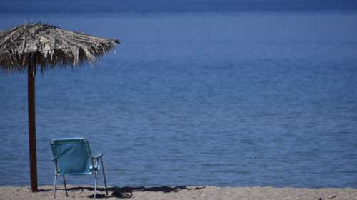 Capital Economics: Σε κίνδυνο η τουριστική σεζόν της Ελλάδας και αυτό το καλοκαίρι