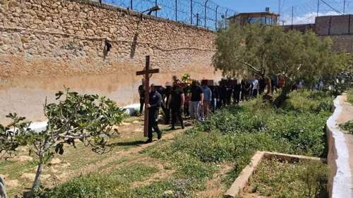 Μεγάλη Παρασκευή πίσω από τα κάγκελα: Η συγκινητική περιφορά του Επιταφίου στις φυλακές Αλικαρνασσού [εικόνες]