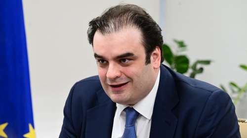 Πιερρακάκης σε Bloomberg: Εξόφληση πρώτου μνημονίου 10 χρόνια νωρίτερα - Μείωση χρέους κάτω από 120% πριν το 2030