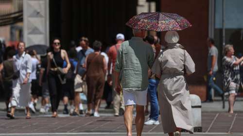 Καύσωνας σαρώνει την Ευρώπη: Δύσκολη νύχτα για Παρίσι, Λονδίνο και Μαδρίτη -Προειδοποιούν για επιδείνωση οι μετεωρολόγοι