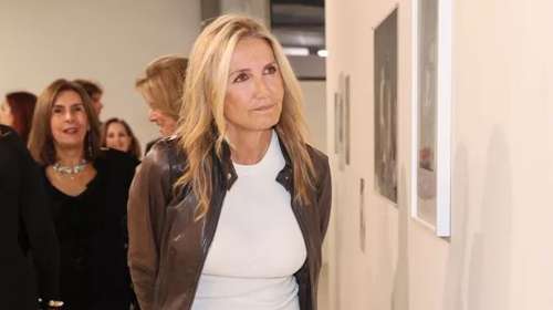 Η Μαρέβα Μητσοτάκη σε ανοιξιάτικο mood: Mε το πιο δημοφιλές παντελόνι της εποχής